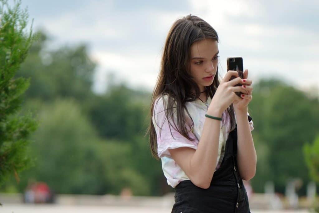 https://pixabay.com/it/photos/ragazza